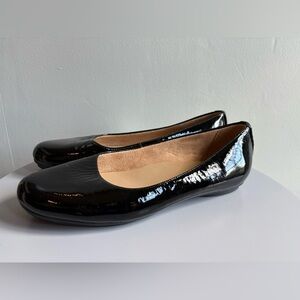 NWOT Naturalizer Black Patent Leather Flat, size 9.5W
